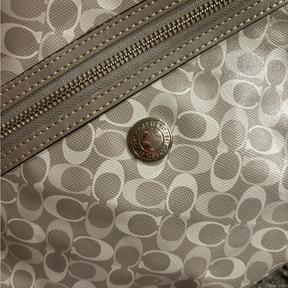 *** Make an Offer!! 
Coach Chelsea Bias signature tote bag - Picture 7 of 7